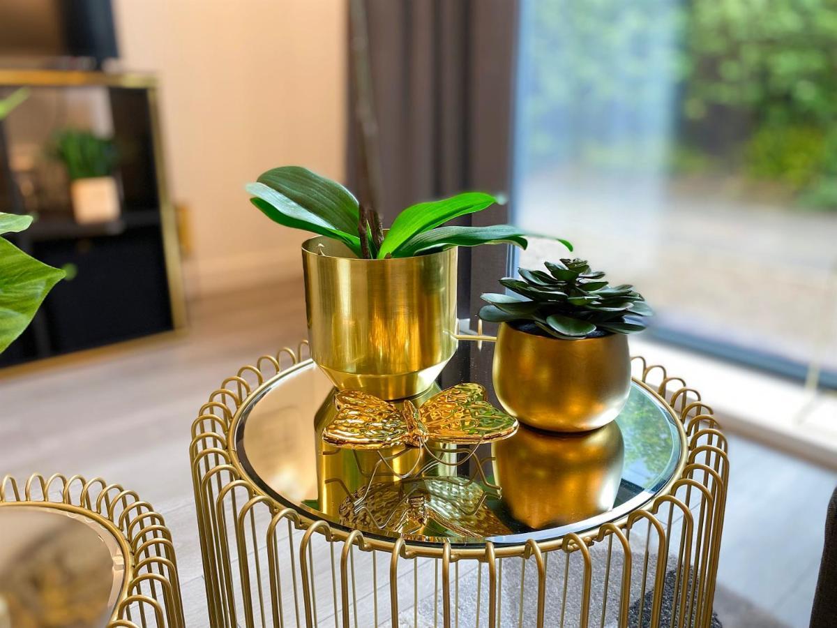 Newpointe Stunning 1-Bedroom Serviced Apartment ミルトン・ケインズ エクステリア 写真