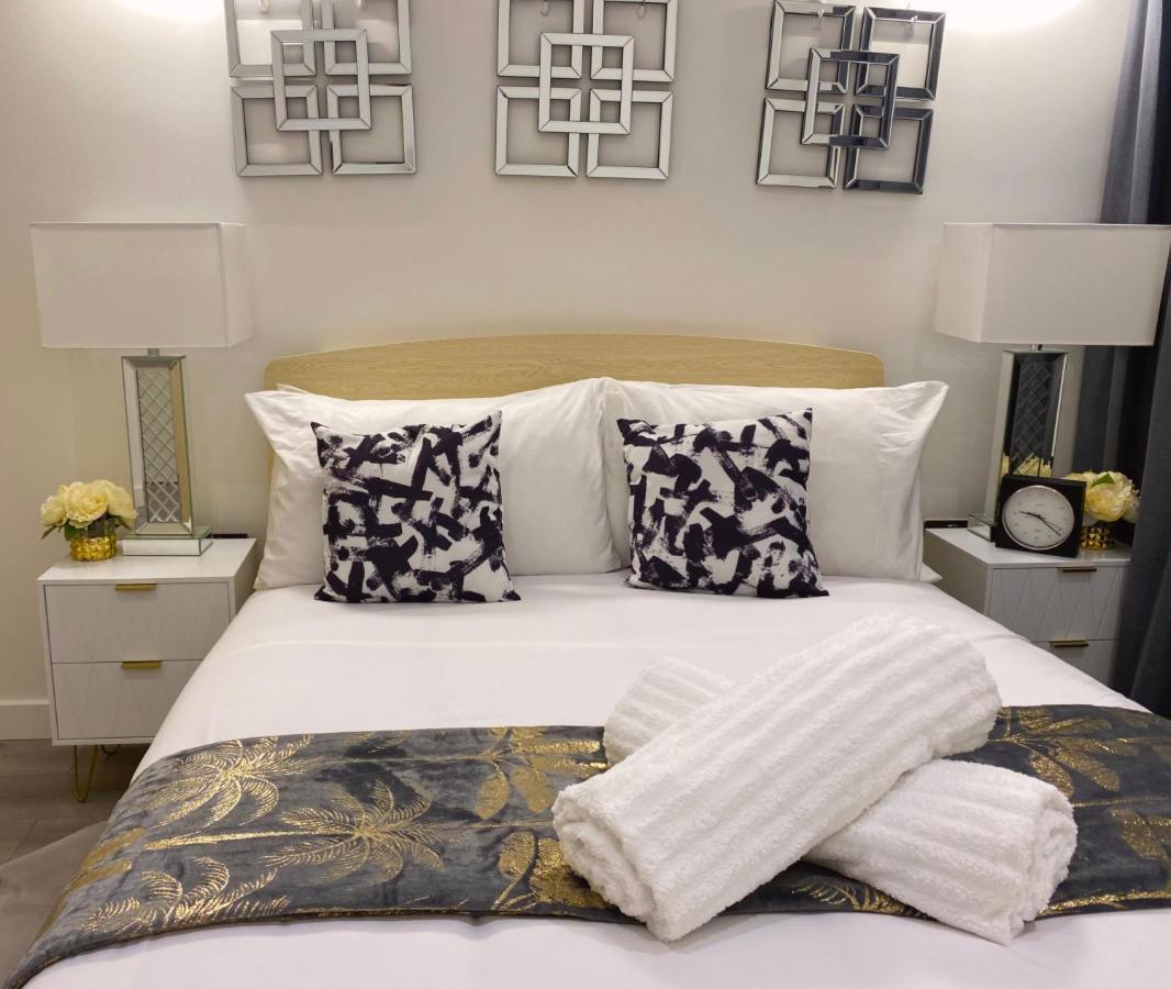 Newpointe Stunning 1-Bedroom Serviced Apartment ミルトン・ケインズ エクステリア 写真