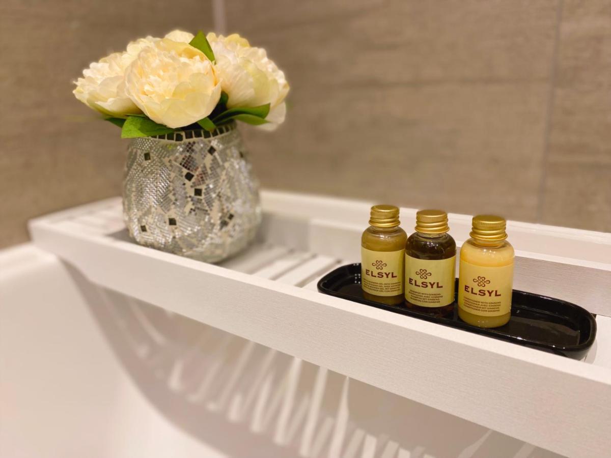 Newpointe Stunning 1-Bedroom Serviced Apartment ミルトン・ケインズ エクステリア 写真