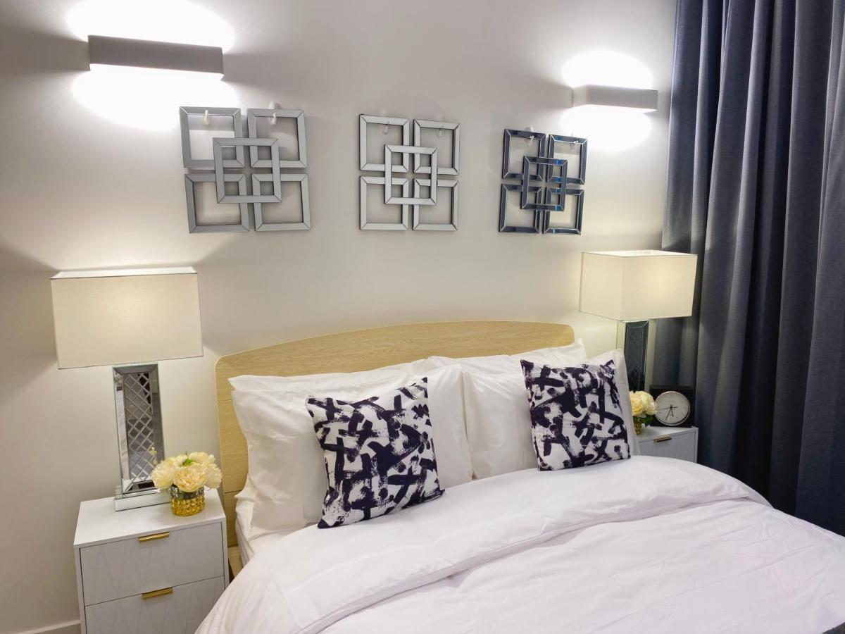 Newpointe Stunning 1-Bedroom Serviced Apartment ミルトン・ケインズ エクステリア 写真