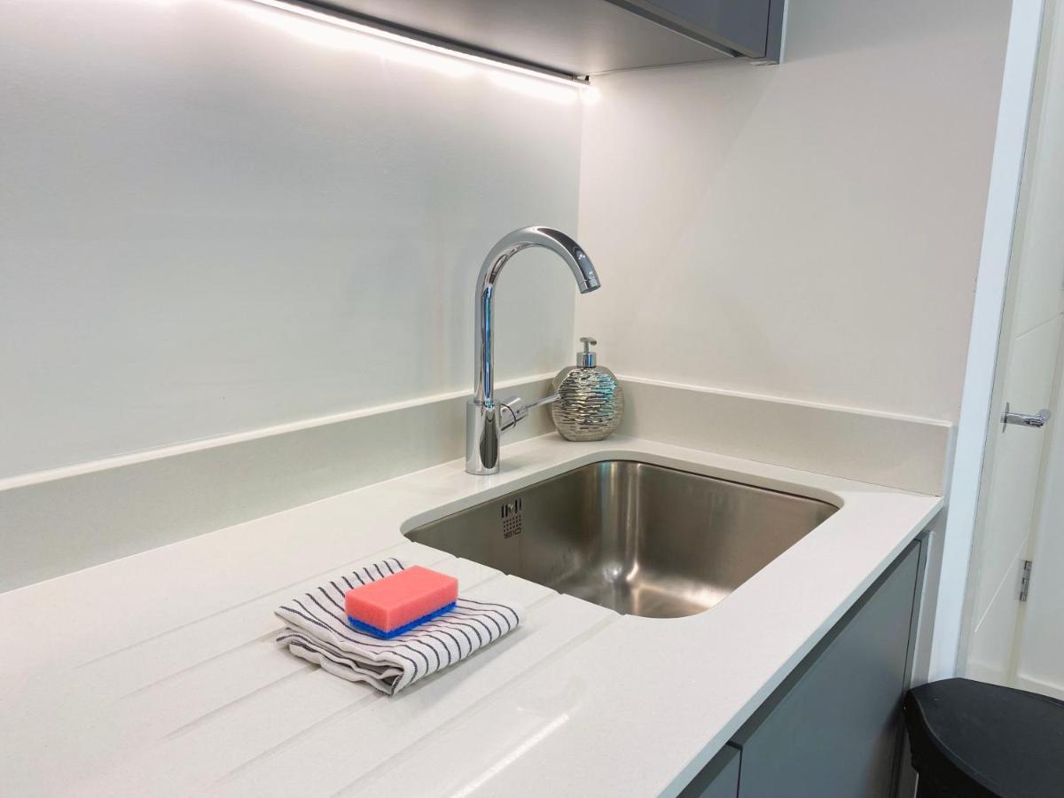 Newpointe Stunning 1-Bedroom Serviced Apartment ミルトン・ケインズ エクステリア 写真