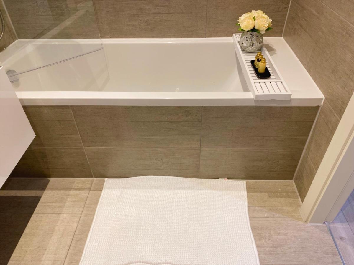 Newpointe Stunning 1-Bedroom Serviced Apartment ミルトン・ケインズ エクステリア 写真