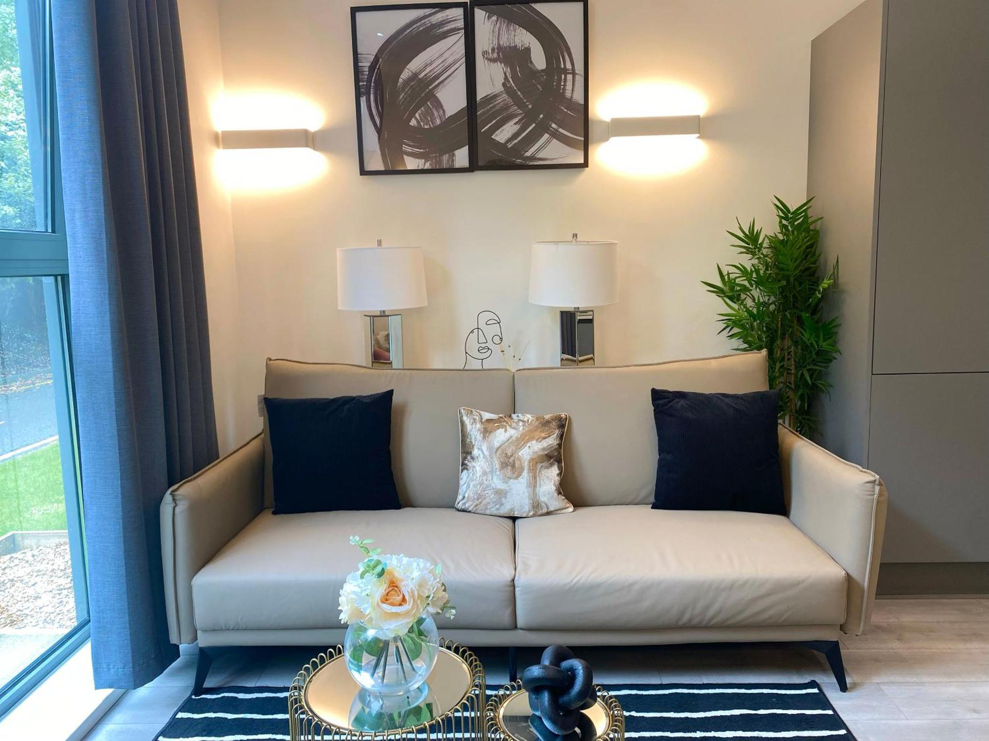 Newpointe Stunning 1-Bedroom Serviced Apartment ミルトン・ケインズ エクステリア 写真