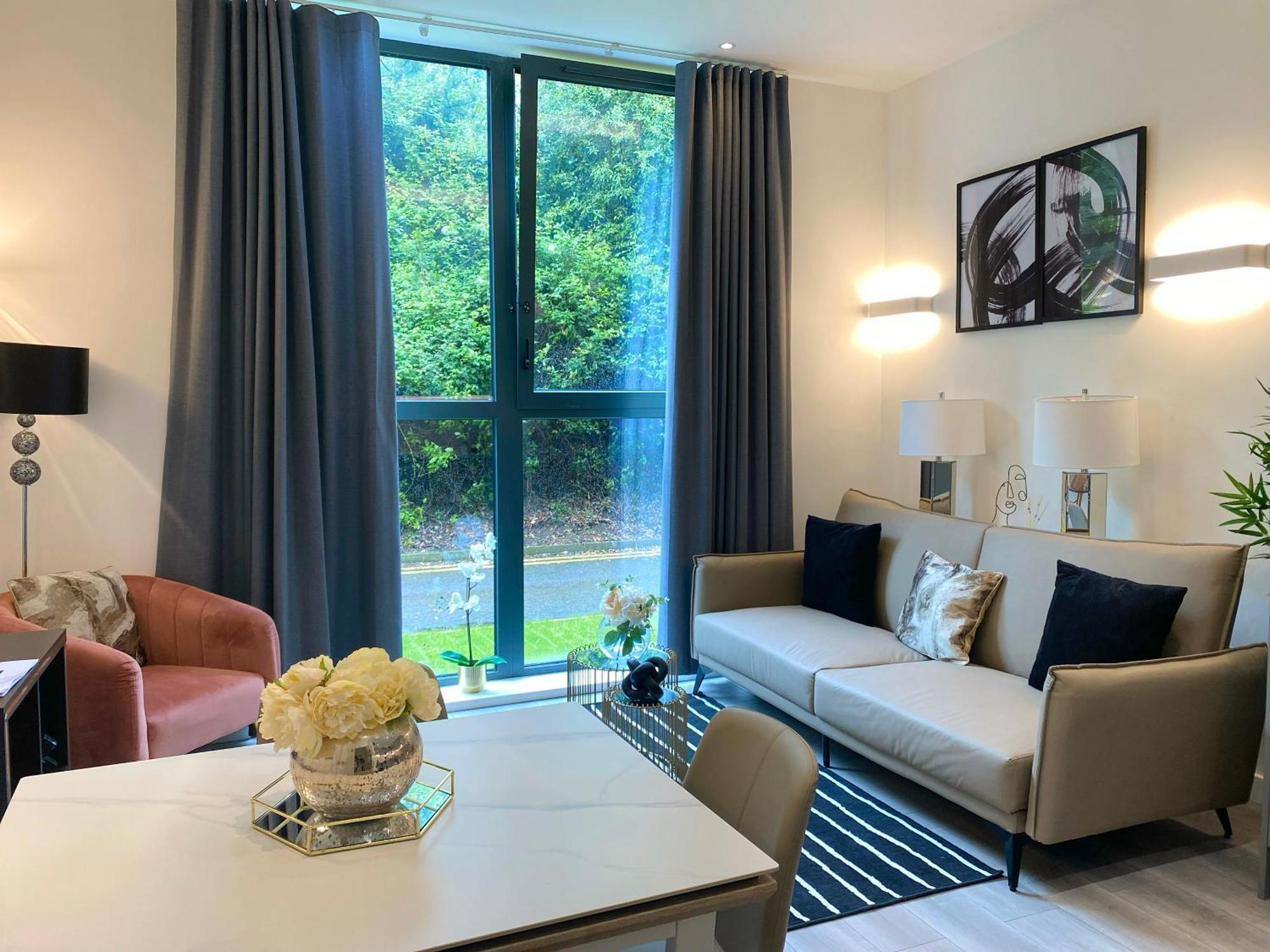 Newpointe Stunning 1-Bedroom Serviced Apartment ミルトン・ケインズ エクステリア 写真